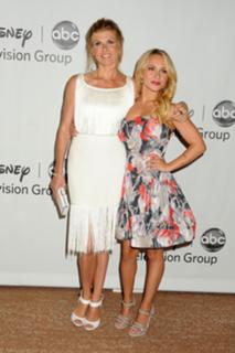 Connie Britton feet photo thumbnail