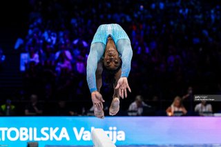 Simone Biles feet photo thumbnail