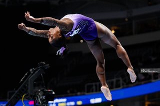 Simone Biles feet photo thumbnail