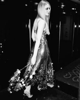 Elle Fanning feet photo thumbnail