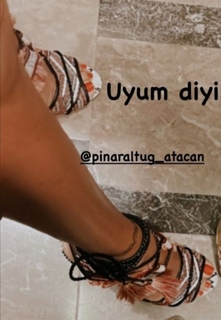 Pinar Altug feet photo thumbnail