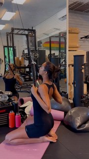 Lais Ribeiro feet photo thumbnail