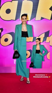 Sonam Kapoor feet photo thumbnail
