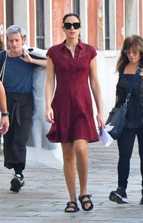 Gal Gadot feet photo thumbnail