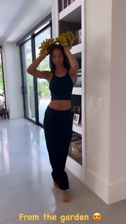 Lais Ribeiro feet photo thumbnail