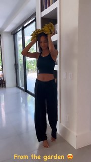 Lais Ribeiro feet photo thumbnail