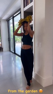 Lais Ribeiro feet photo thumbnail