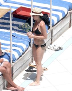 Katy Perry feet photo thumbnail