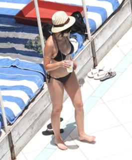 Katy Perry feet photo thumbnail
