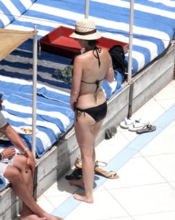 Katy Perry feet photo thumbnail