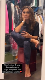 Caterina Balivo feet photo thumbnail