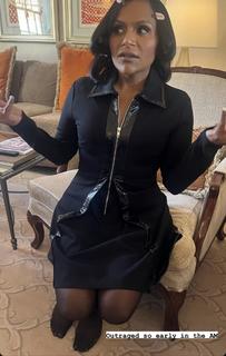 Mindy Kaling feet photo thumbnail