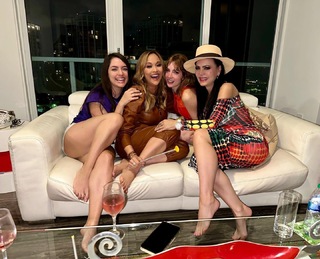 Maribel Guardia feet photo thumbnail
