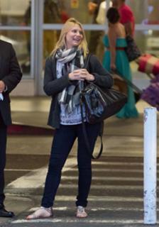 Claire Danes feet photo thumbnail