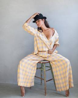 Dania Ramirez feet photo thumbnail