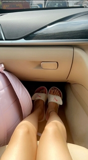 Anushka Sen feet photo thumbnail