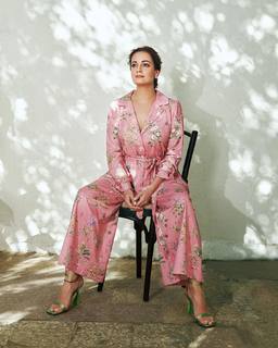 Dia Mirza feet photo thumbnail