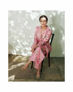 Dia Mirza feet photo thumbnail