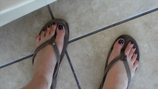 Rachel Ballinger feet photo thumbnail