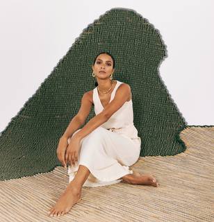 Lais Ribeiro feet photo thumbnail
