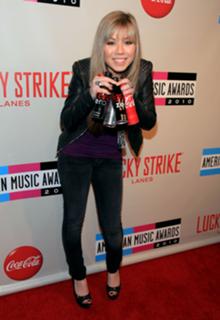 Jennette McCurdy feet photo thumbnail