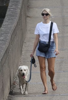 Holly Willoughby feet photo thumbnail