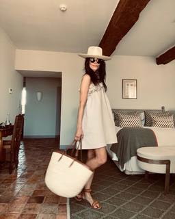Abigail Spencer feet photo thumbnail