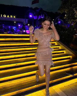Hansika Motwani feet photo thumbnail