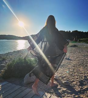 Alessandra Ambrosio feet photo thumbnail