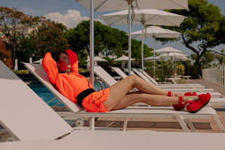 Olga Kurylenko feet photo thumbnail
