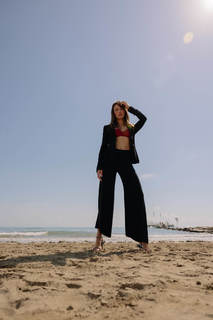 Olga Kurylenko feet photo thumbnail