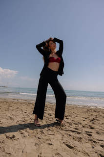Olga Kurylenko feet photo thumbnail