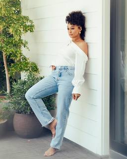 Tia Mowry feet photo thumbnail