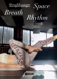 Brooke Burke feet photo thumbnail