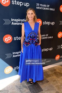 Julie Bowen feet photo thumbnail