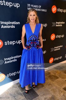 Julie Bowen feet photo thumbnail