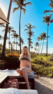 Ilary Blasi feet photo thumbnail