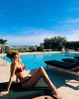 Alessandra Ambrosio feet photo thumbnail