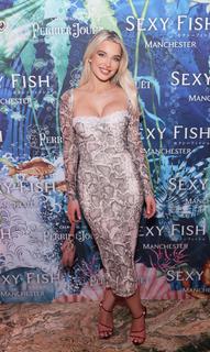 Helen Flanagan feet photo thumbnail
