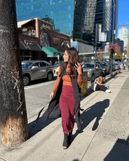 Hina Khan feet photo thumbnail