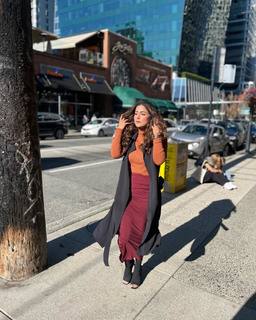 Hina Khan feet photo thumbnail