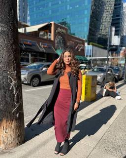 Hina Khan feet photo thumbnail