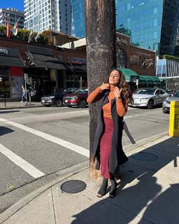 Hina Khan feet photo thumbnail