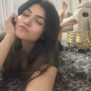 Poonam Yadav feet photo thumbnail