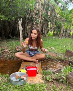 Anitta feet photo thumbnail