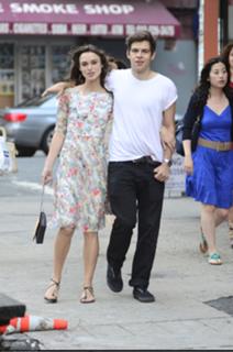 Keira Knightley feet photo thumbnail