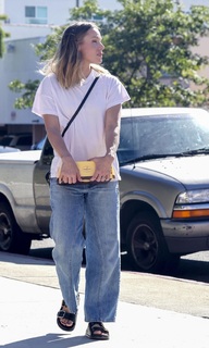 Kristen Bell feet photo thumbnail