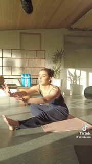 Hailee Steinfeld feet photo thumbnail