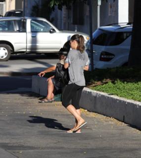 Mila Kunis feet photo thumbnail