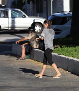 Mila Kunis feet photo thumbnail